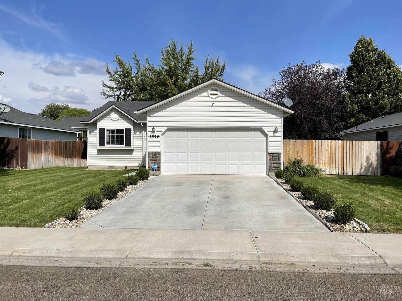1916 W Havenwood - Photo 1