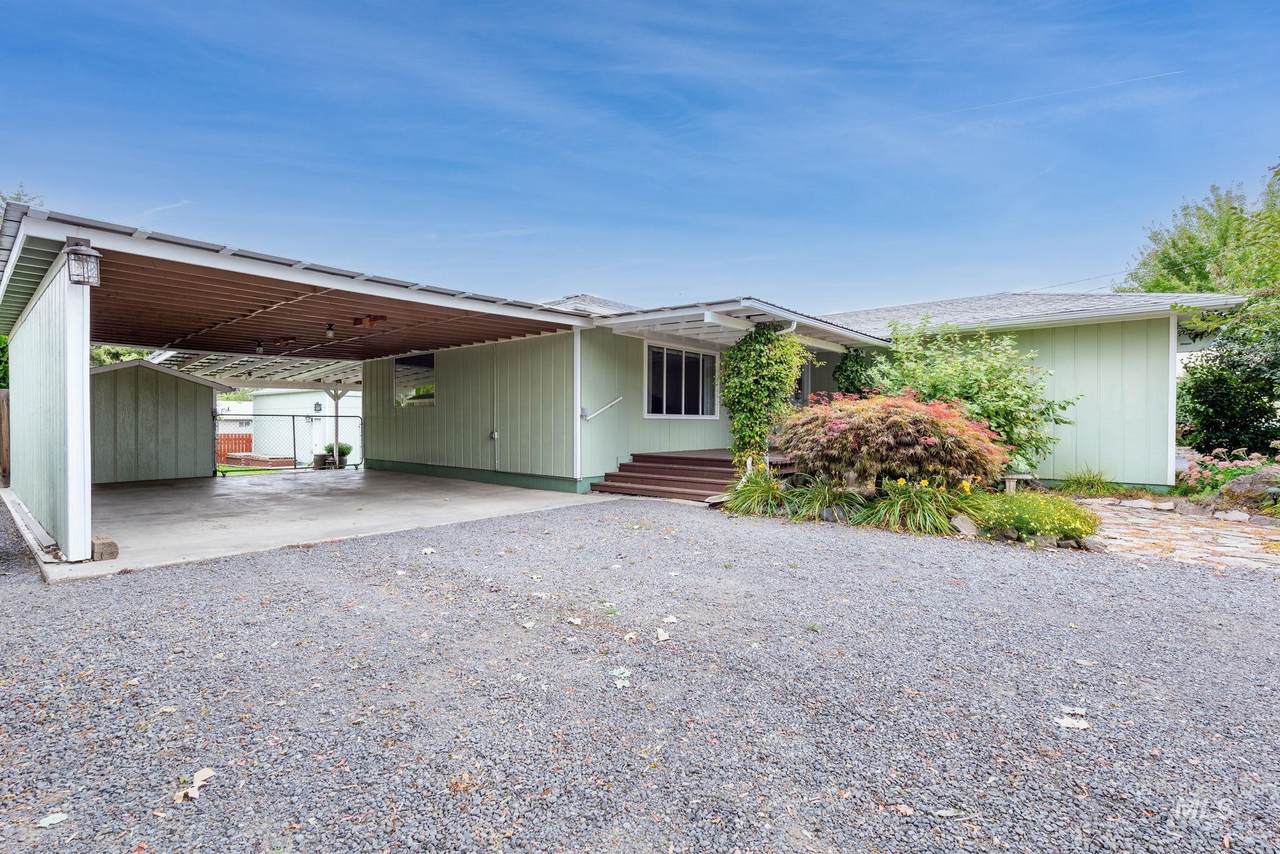 1513 Cedar Ave - Photo 1