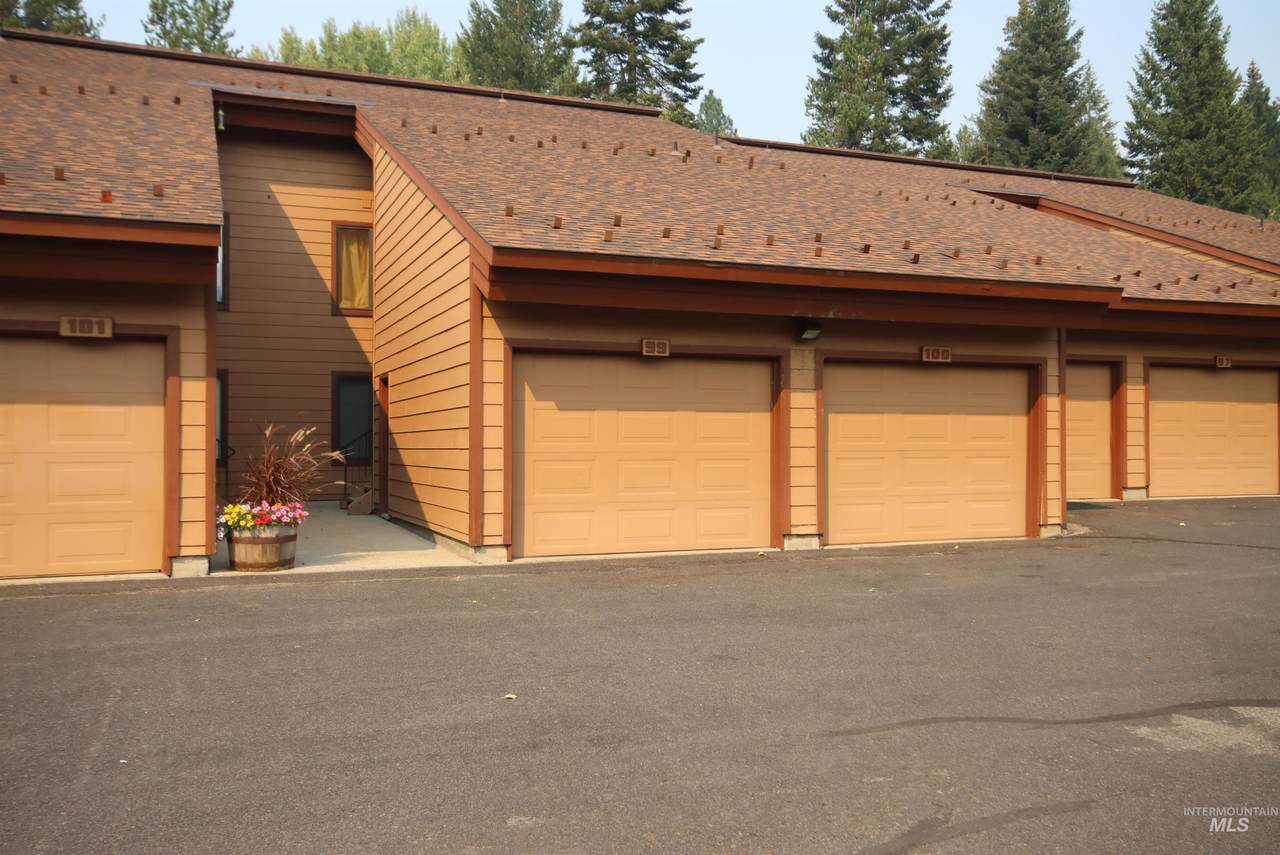 1607 Davis Ave - Photo 1