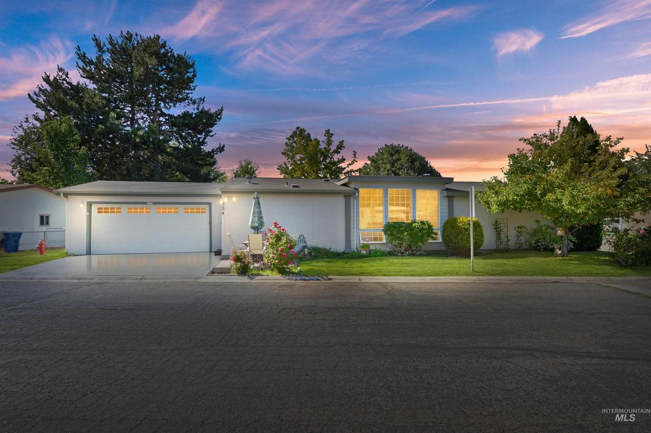 354 Oak Circle - Photo 1