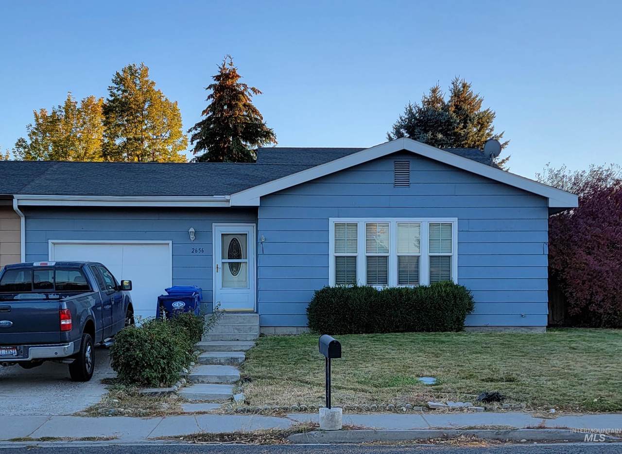 2656 Elizabeth Blvd - Photo 1