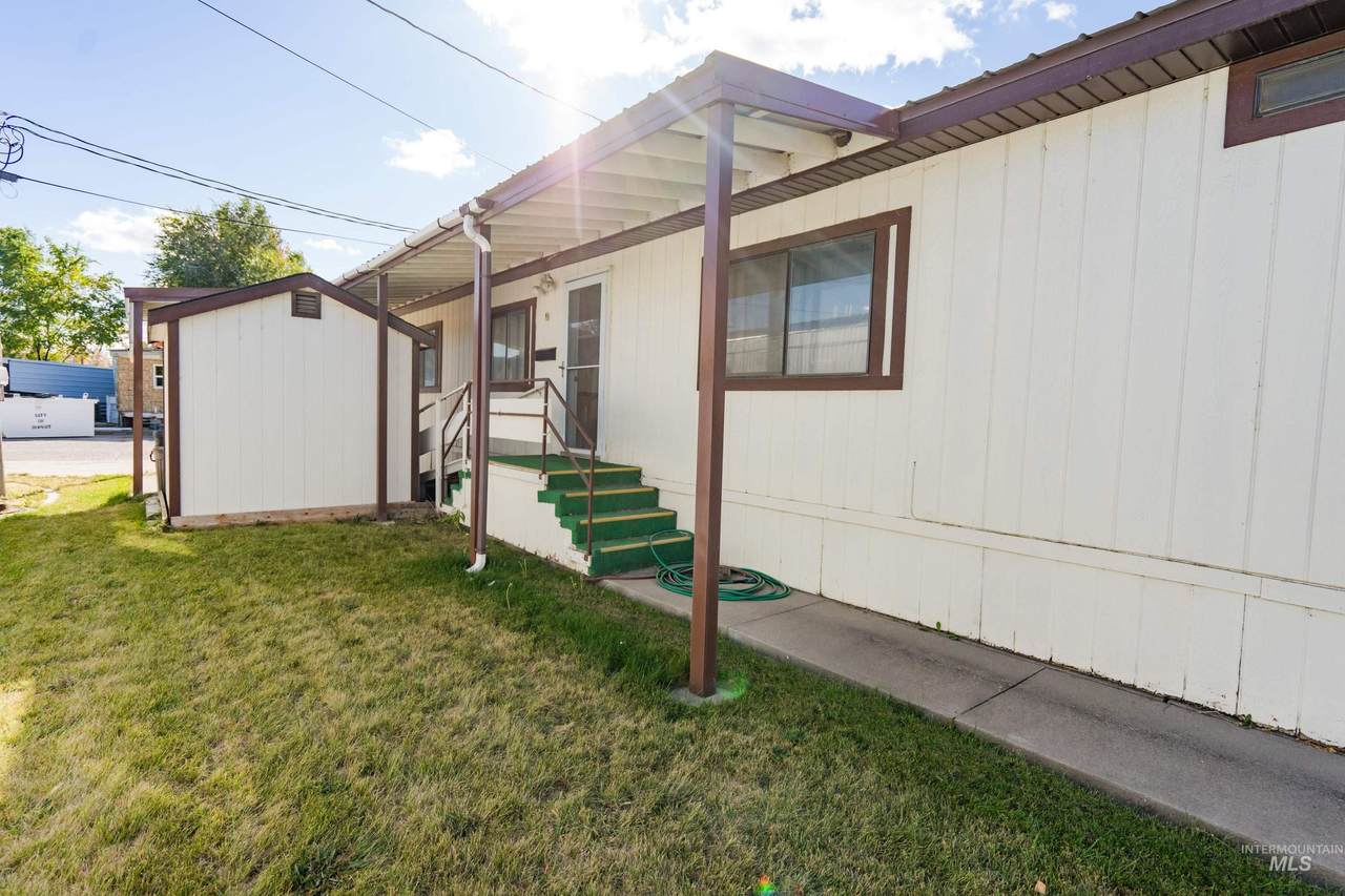 813 4th Street - Photo 1