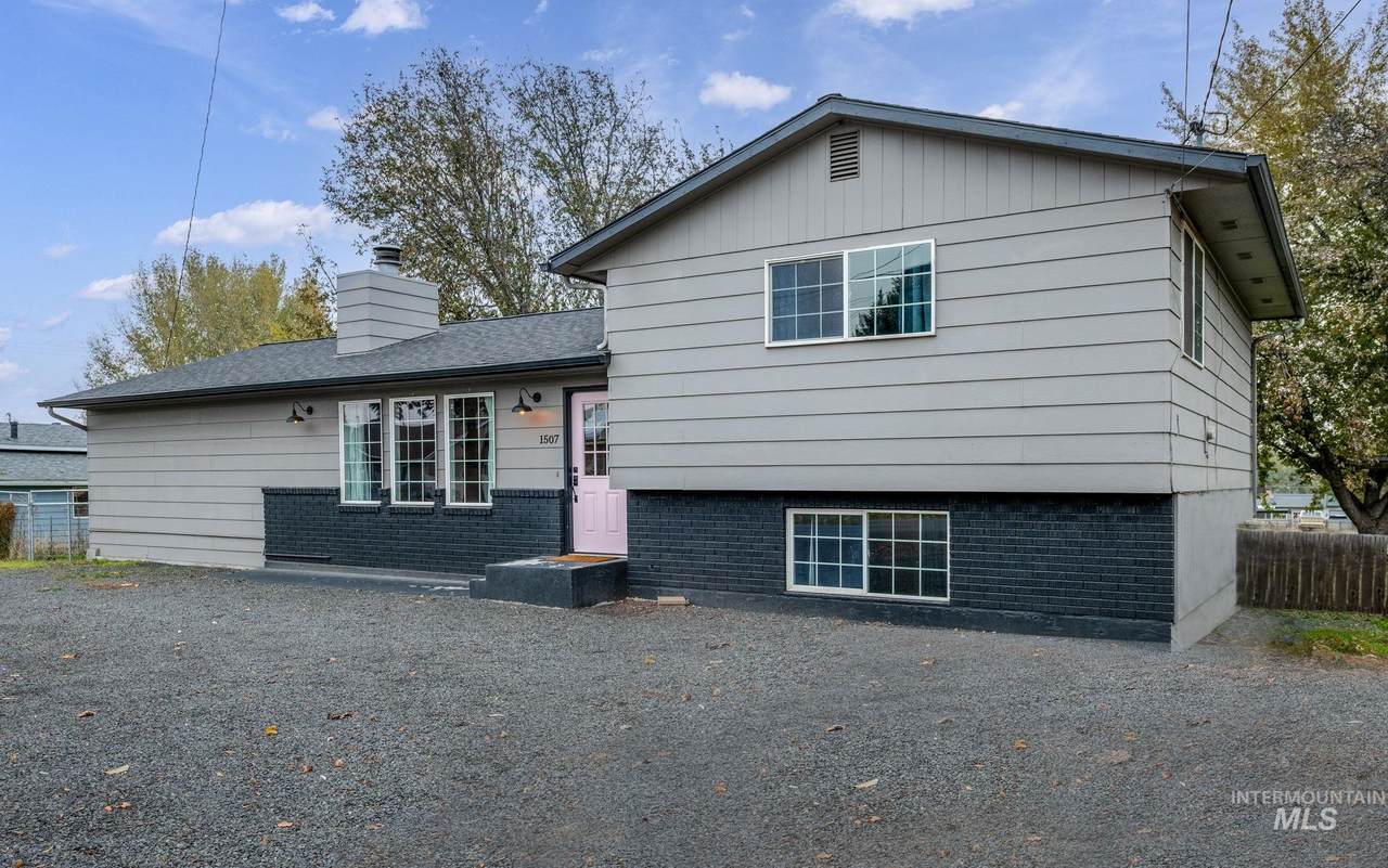 1507 Grelle Avenue - Photo 1