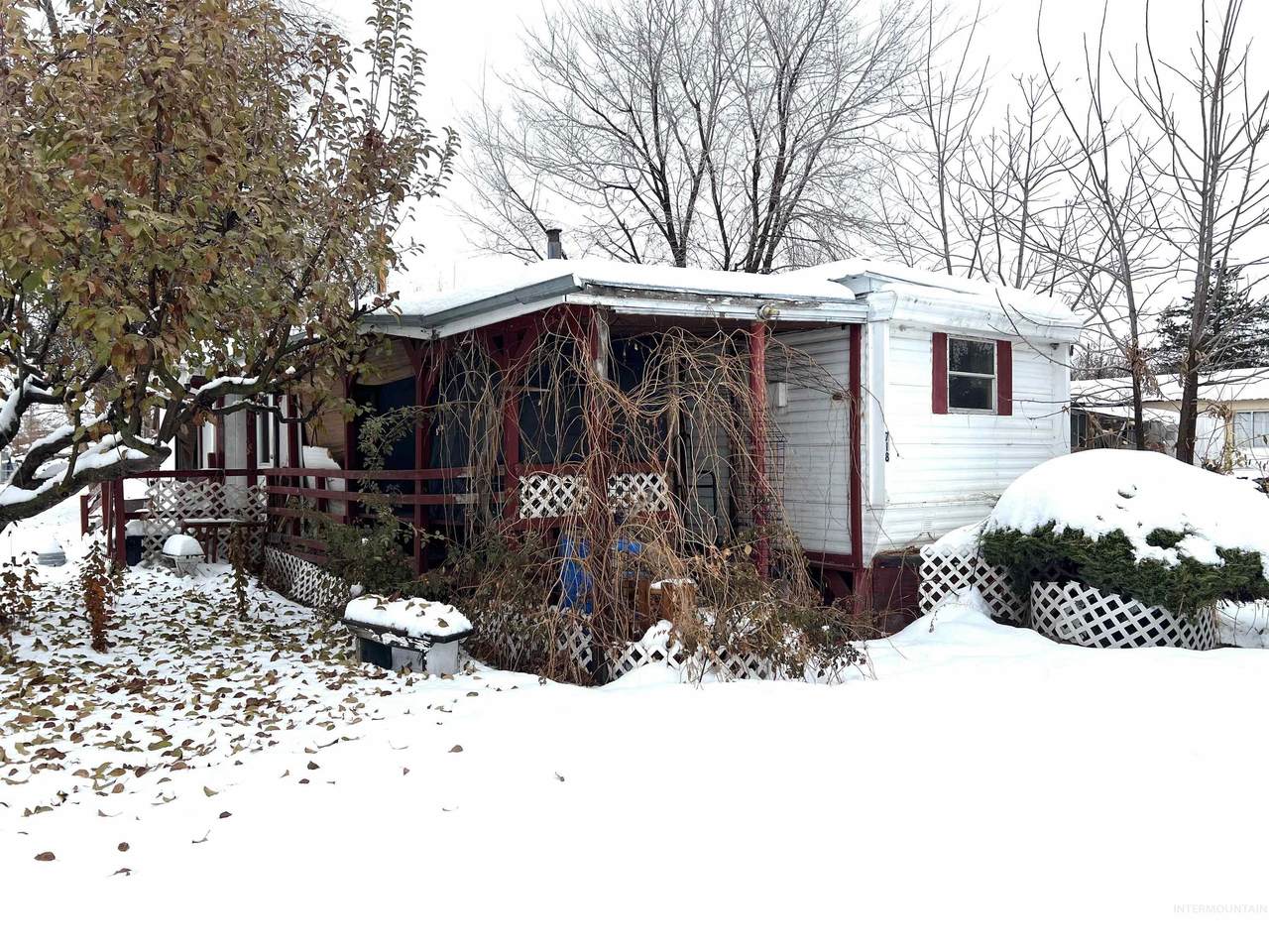 718 Court St - Photo 1