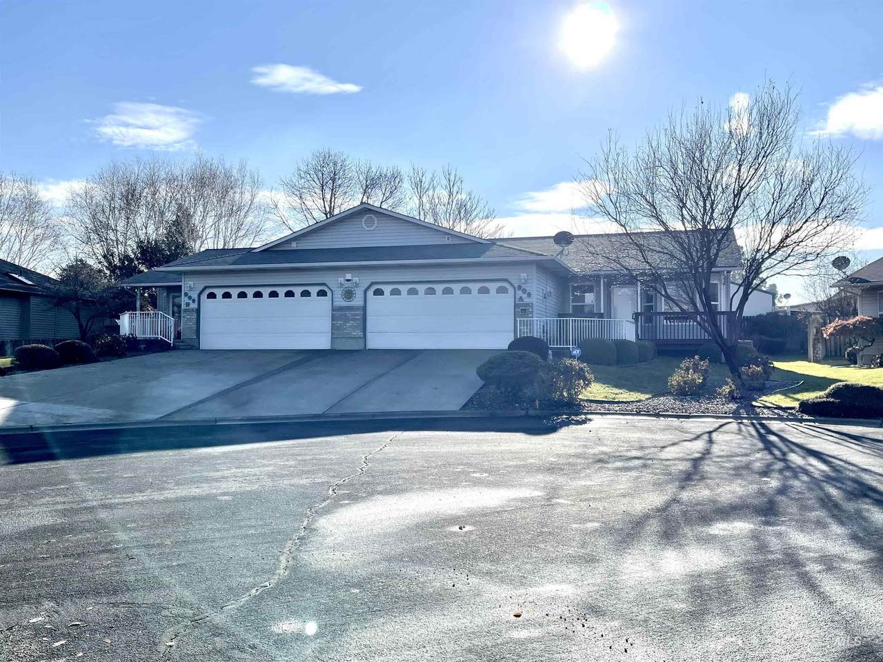 908 Magnolia - Photo 1