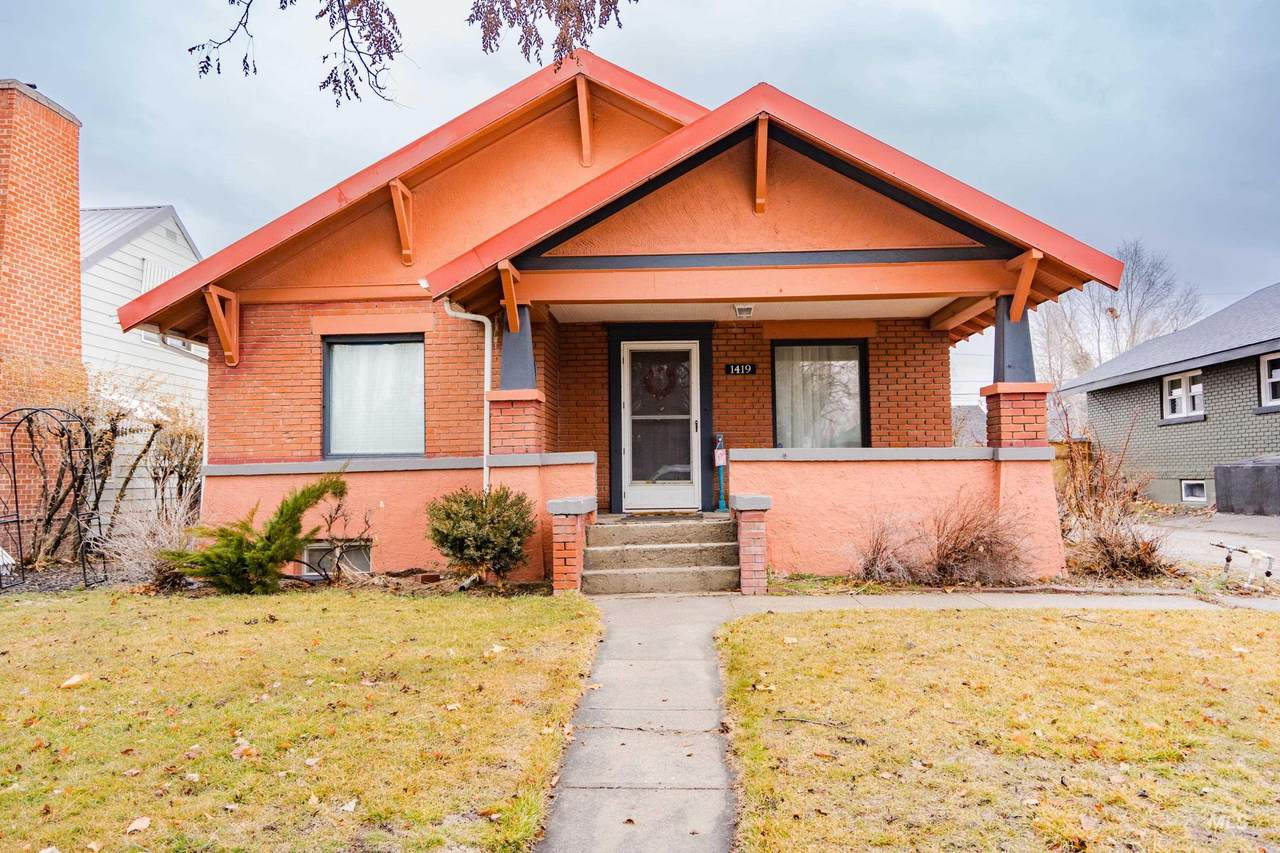 1419 Burton Ave - Photo 1