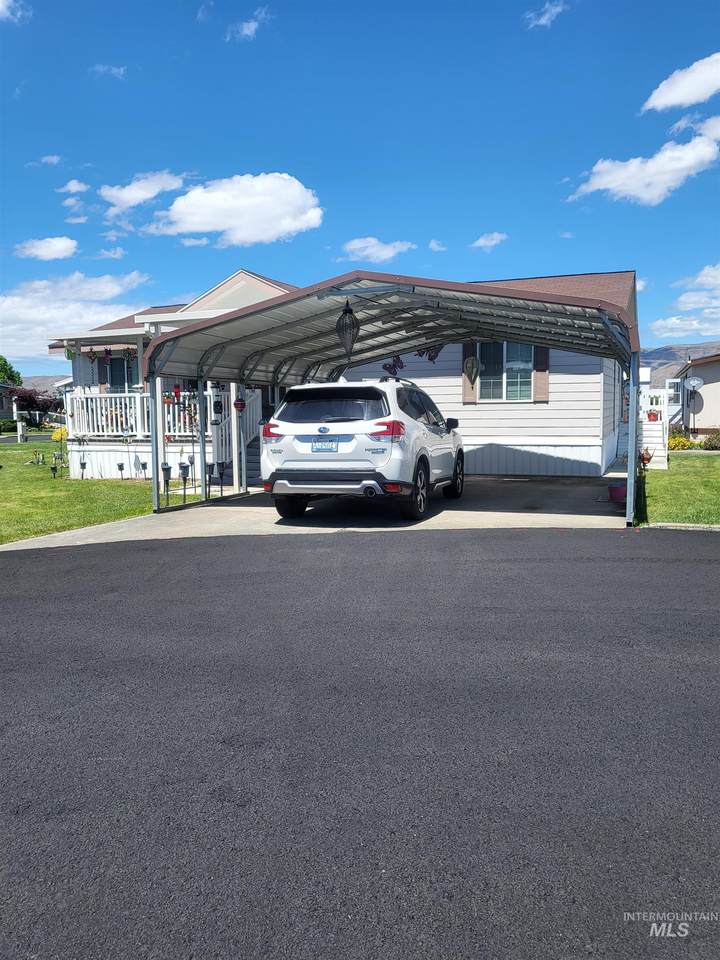 2015 6th Ave - Photo 1