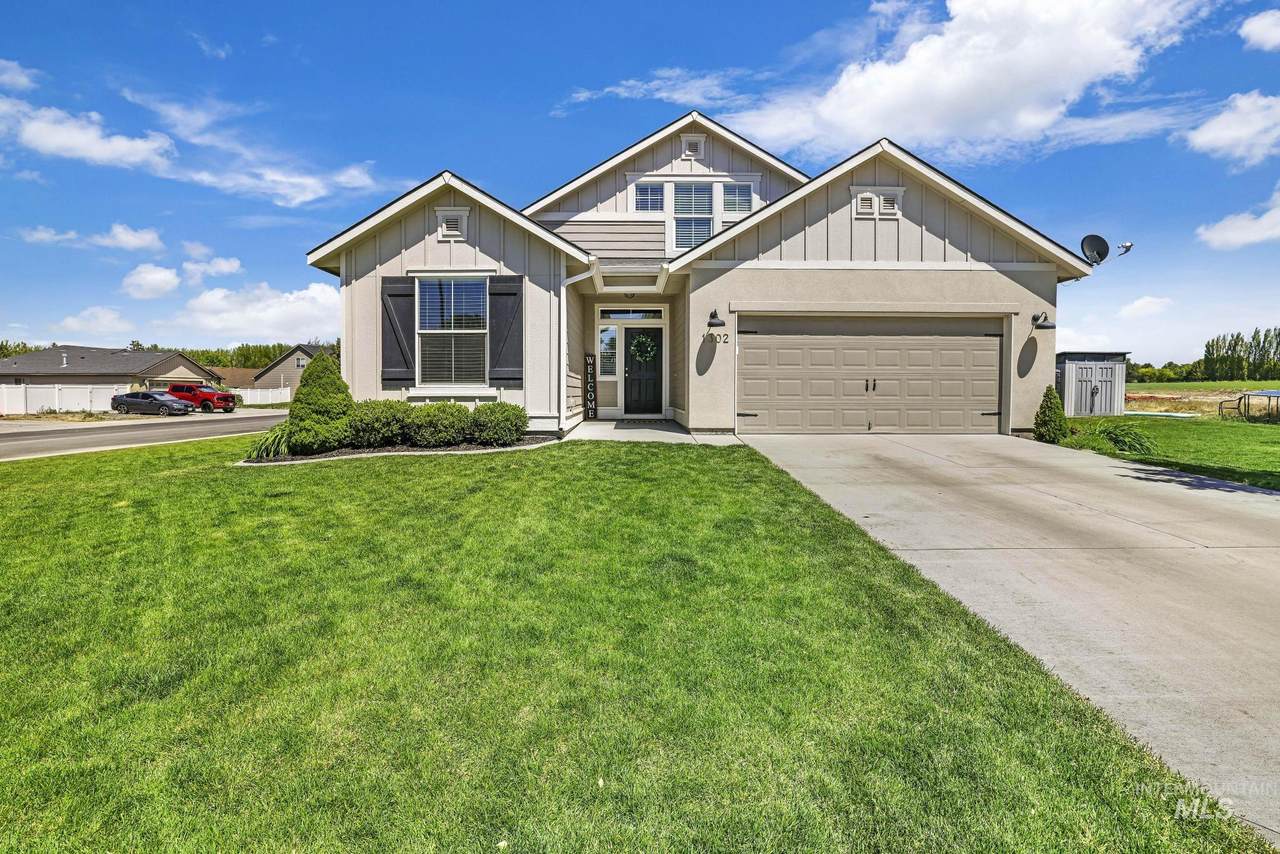 1302 Creekside Ave - Photo 1