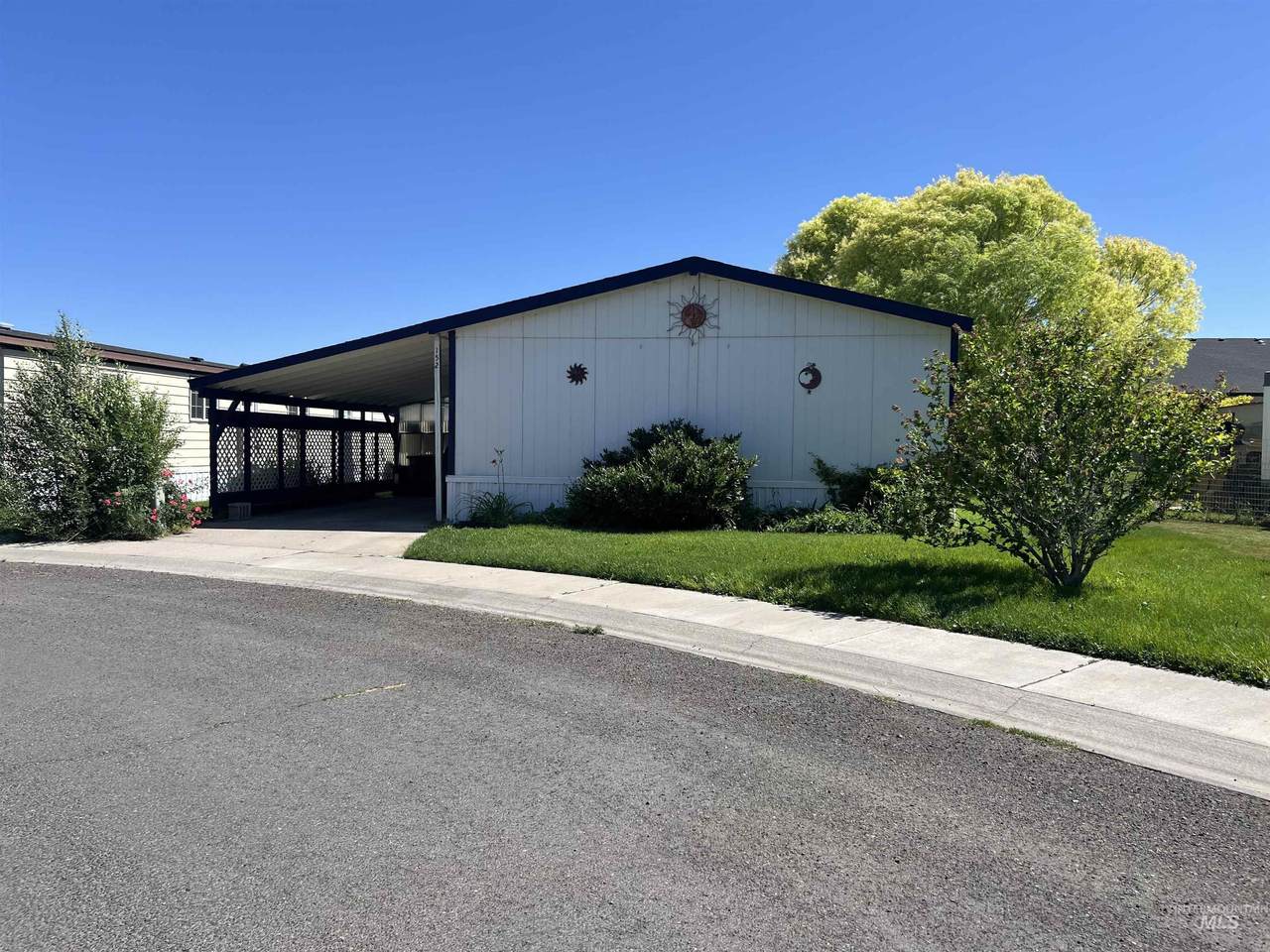 715 Center Str. - Photo 1