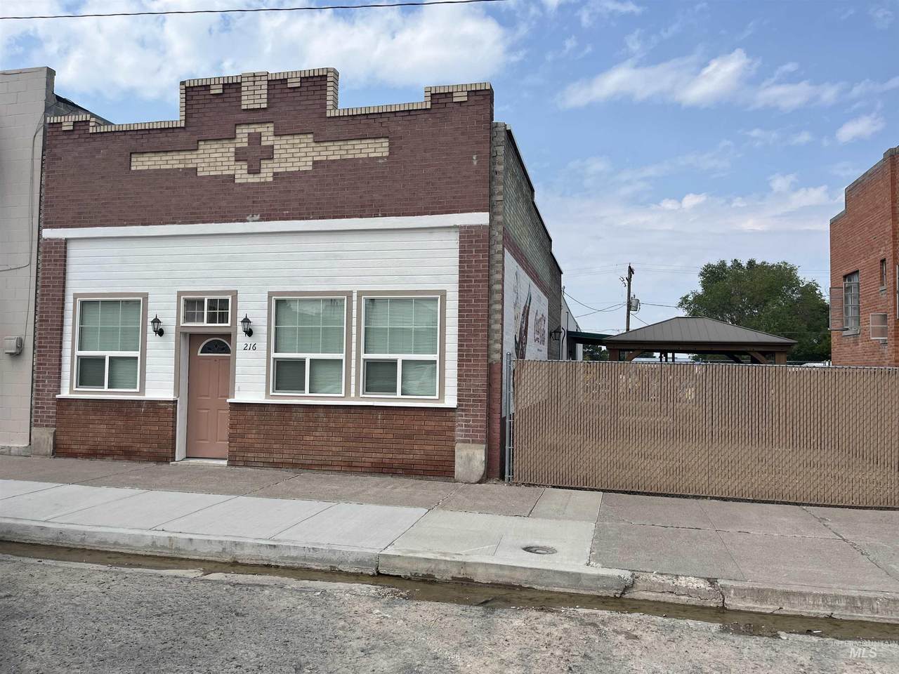 216 Main St - Photo 1