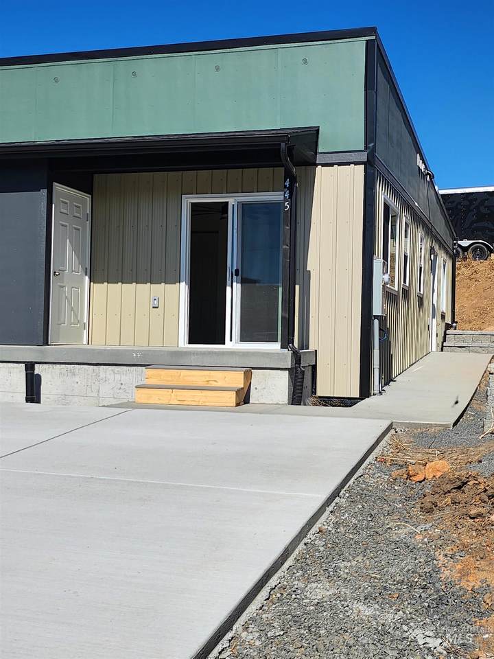 433 Powers Ave - Photo 1