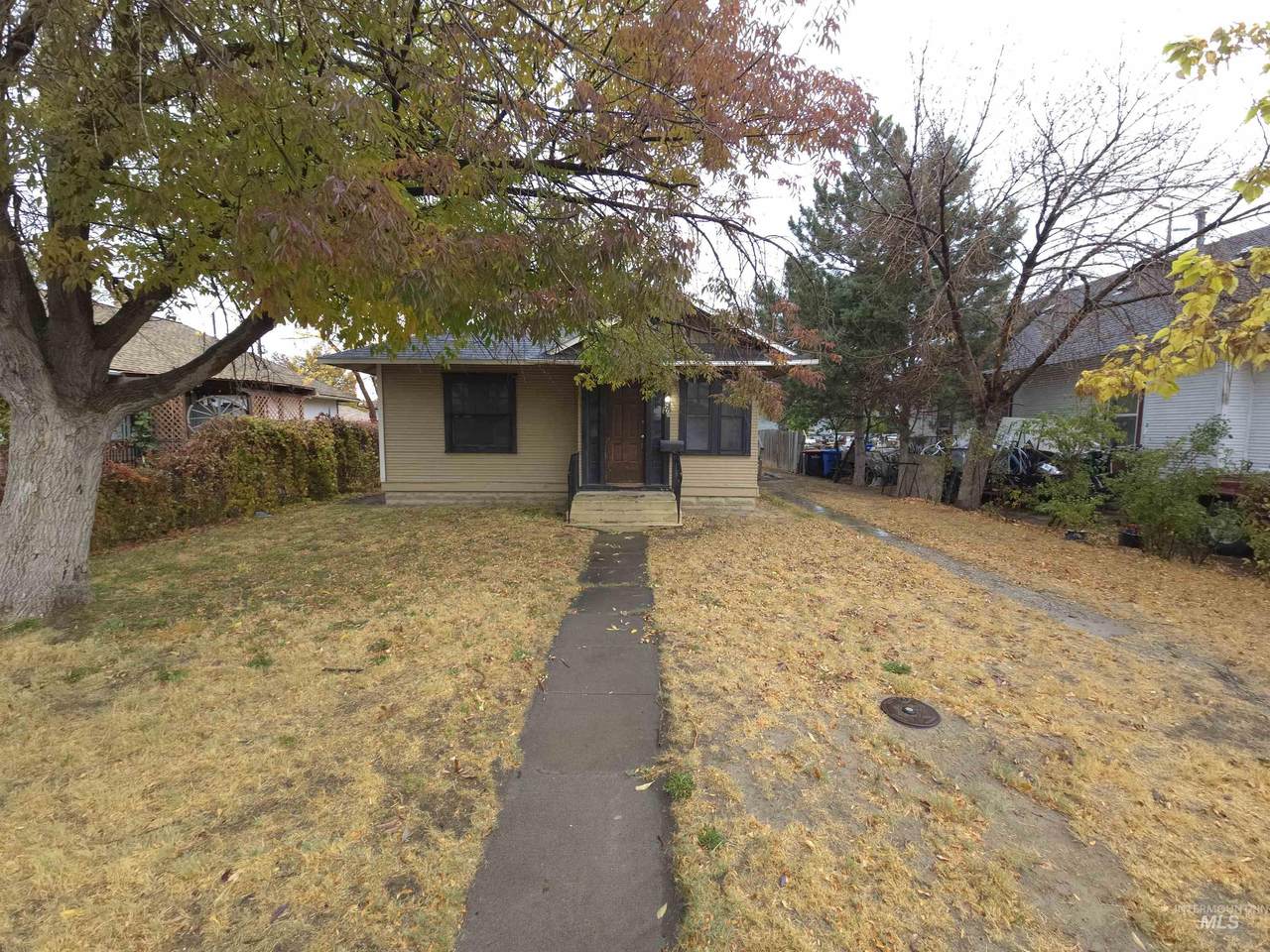 520 2nd Ave. W - Photo 1
