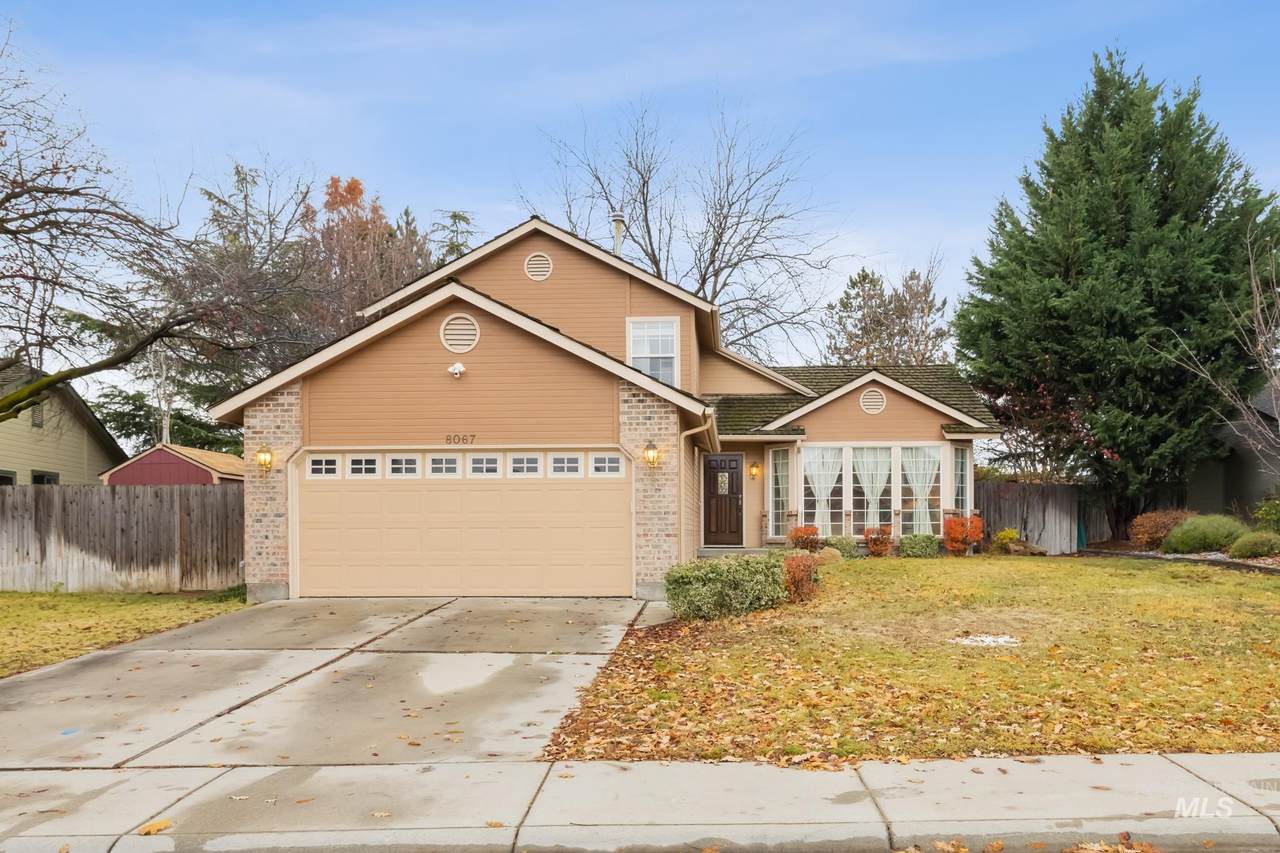 8067 Thunder Mountain Dr - Photo 1