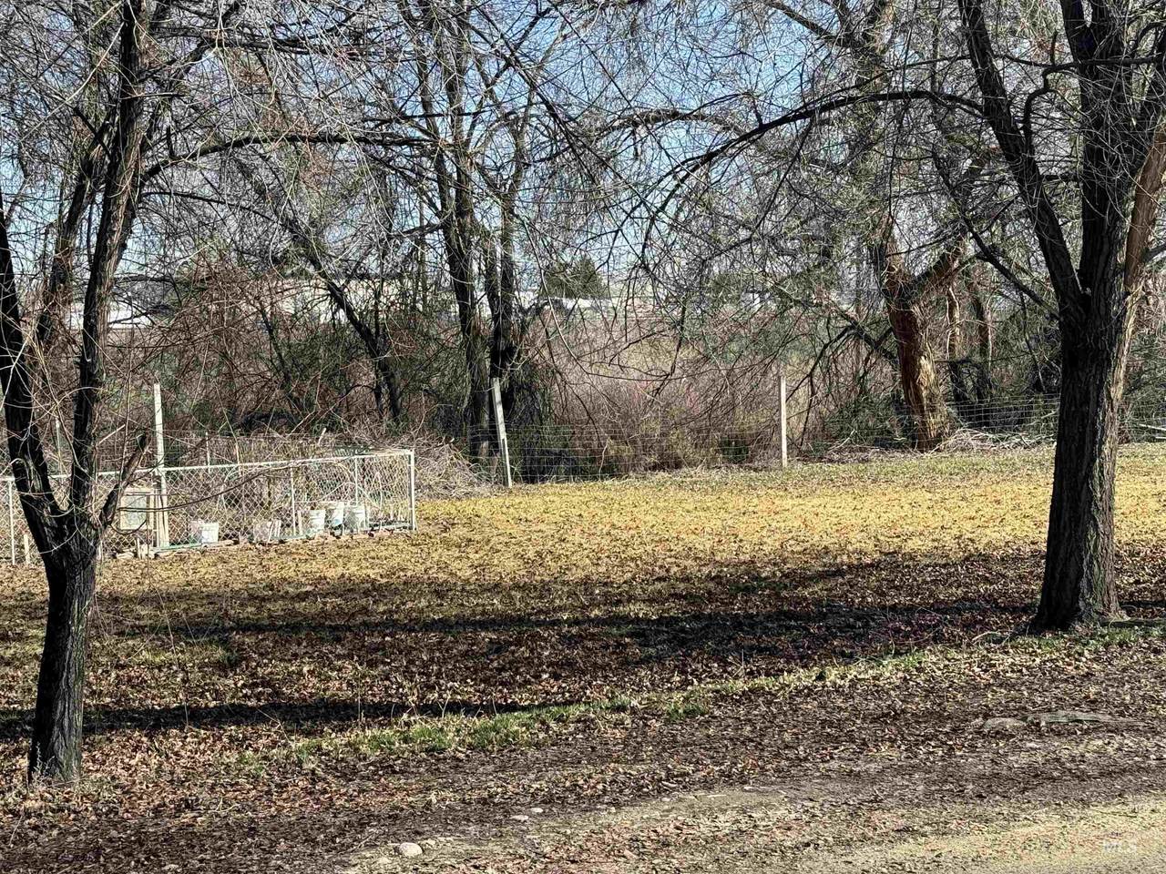 1605 Main St - Photo 1