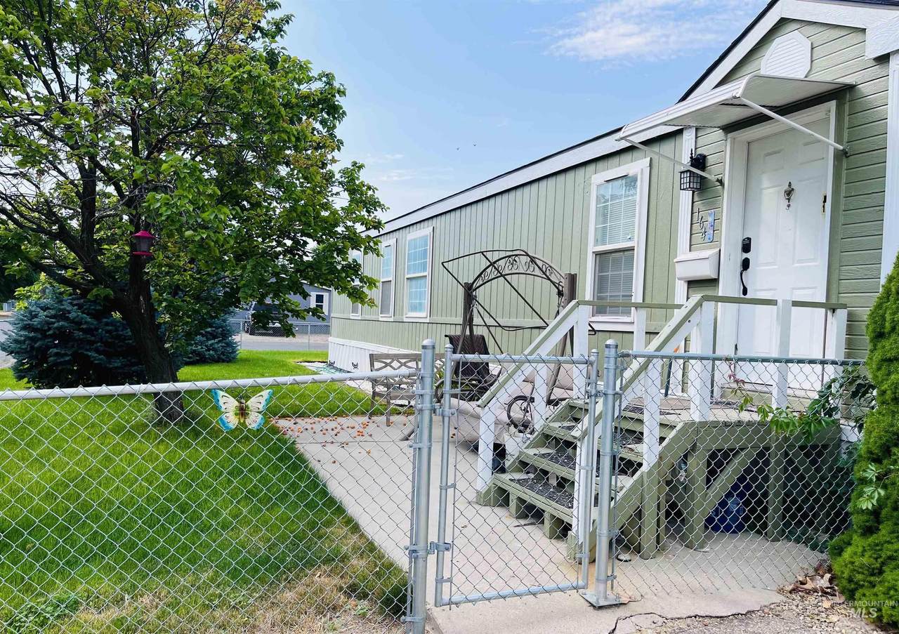 5015 Ustick - Photo 1