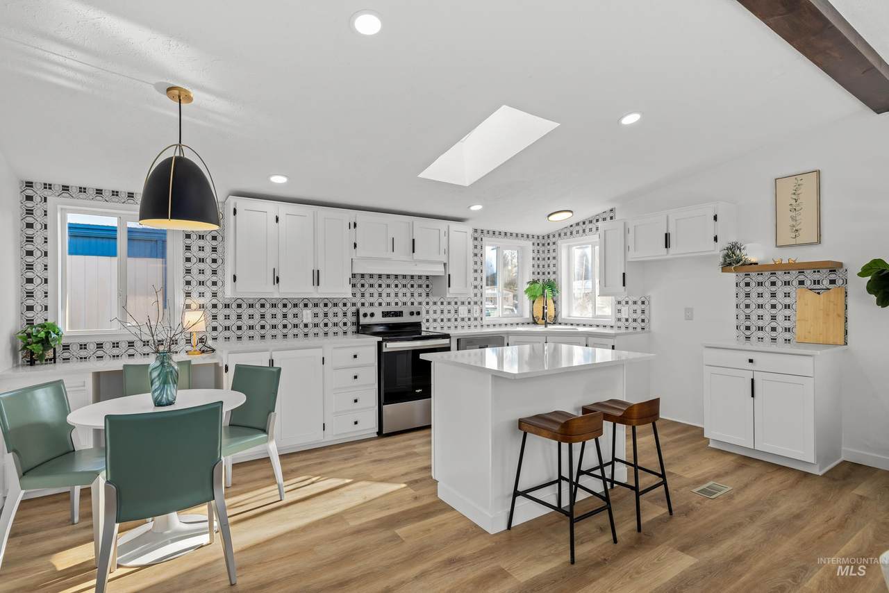 221 Silver City Dr - Photo 1