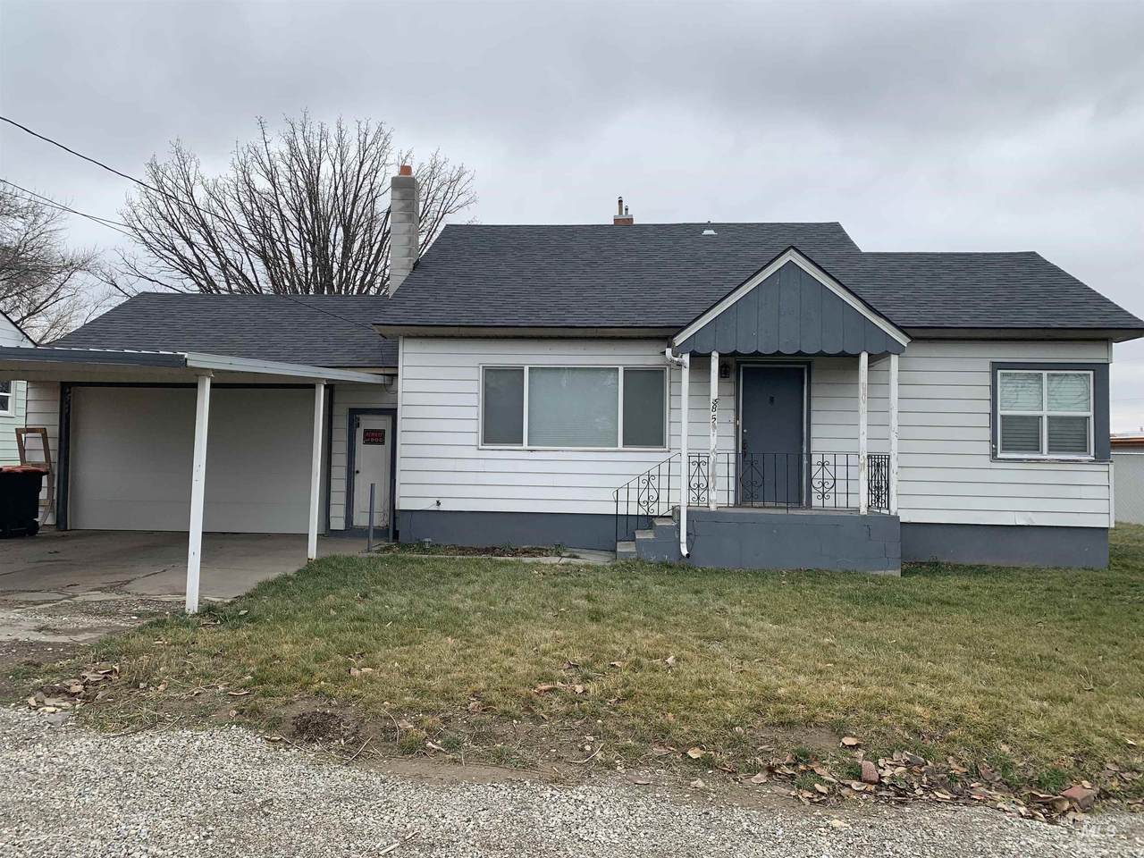 585 Heyburn Ave W - Photo 1