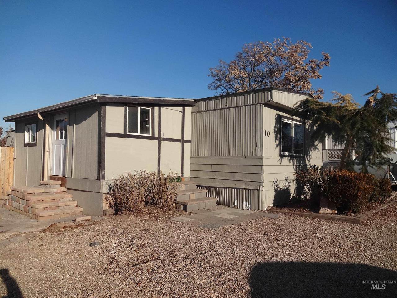 1108 3rd Ave - Photo 1