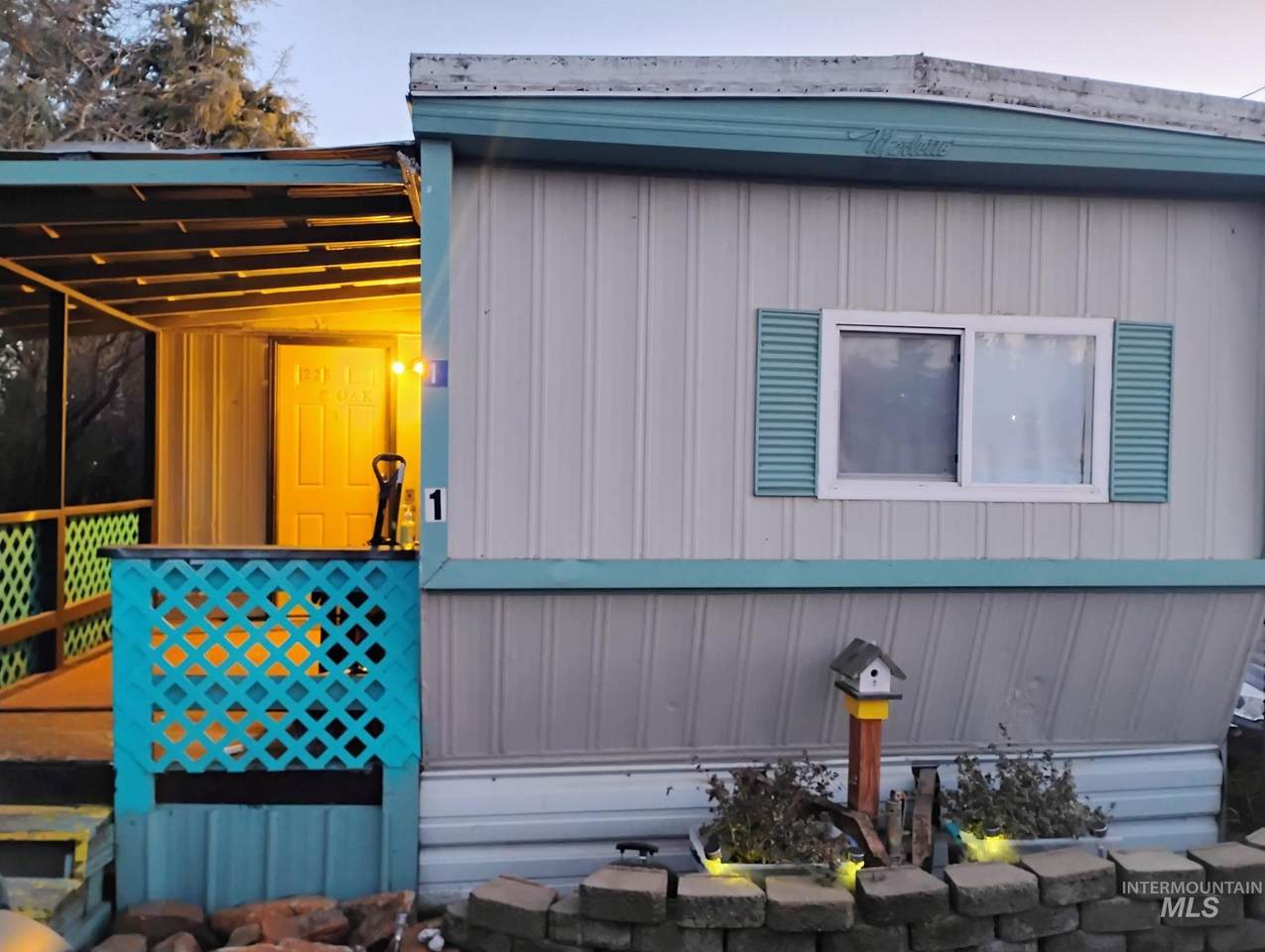 225 Oak St - Photo 1