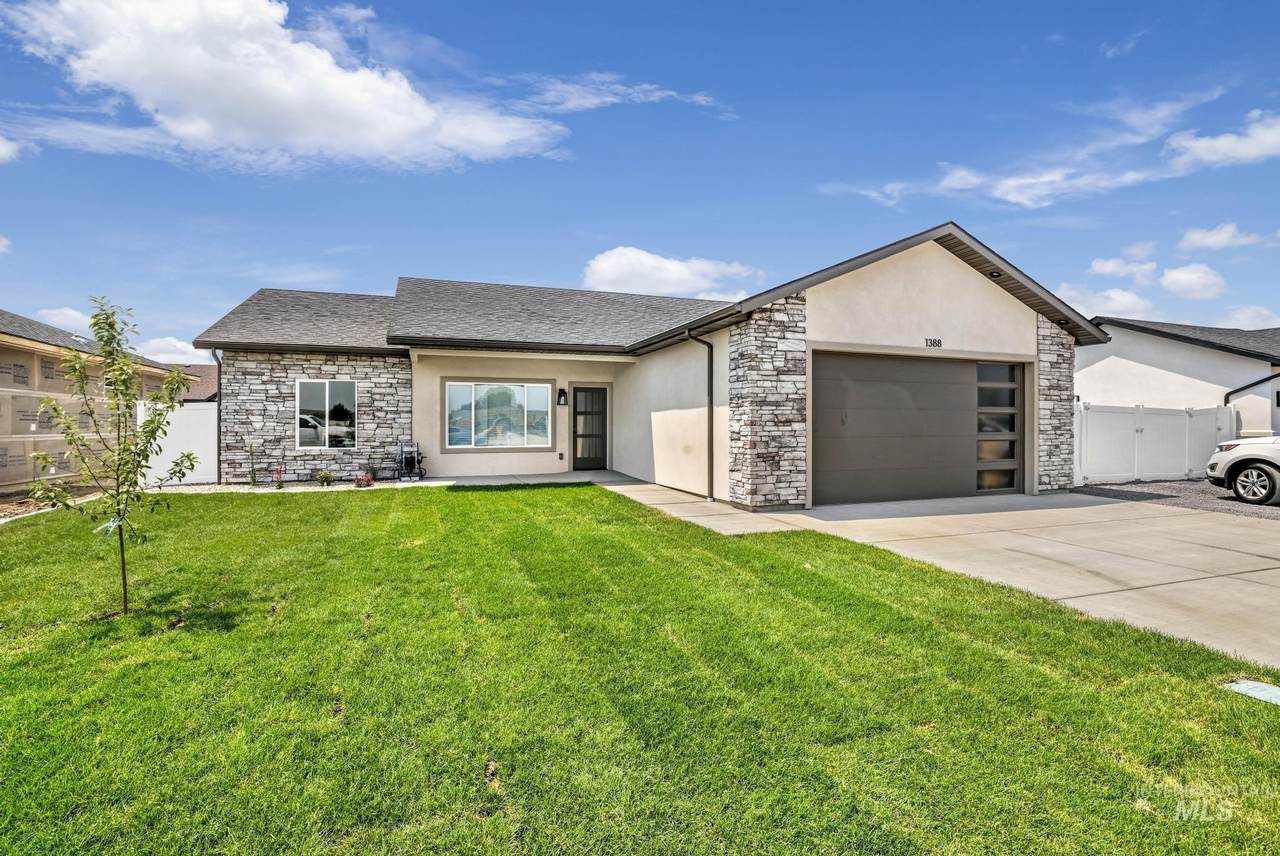 1390 Haizlee Way - Photo 1