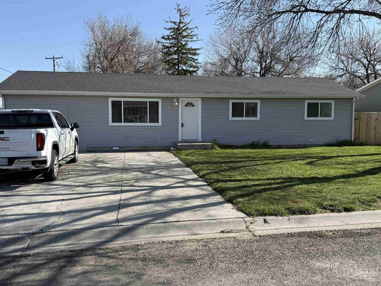 100 Sunset Circle - Photo 1