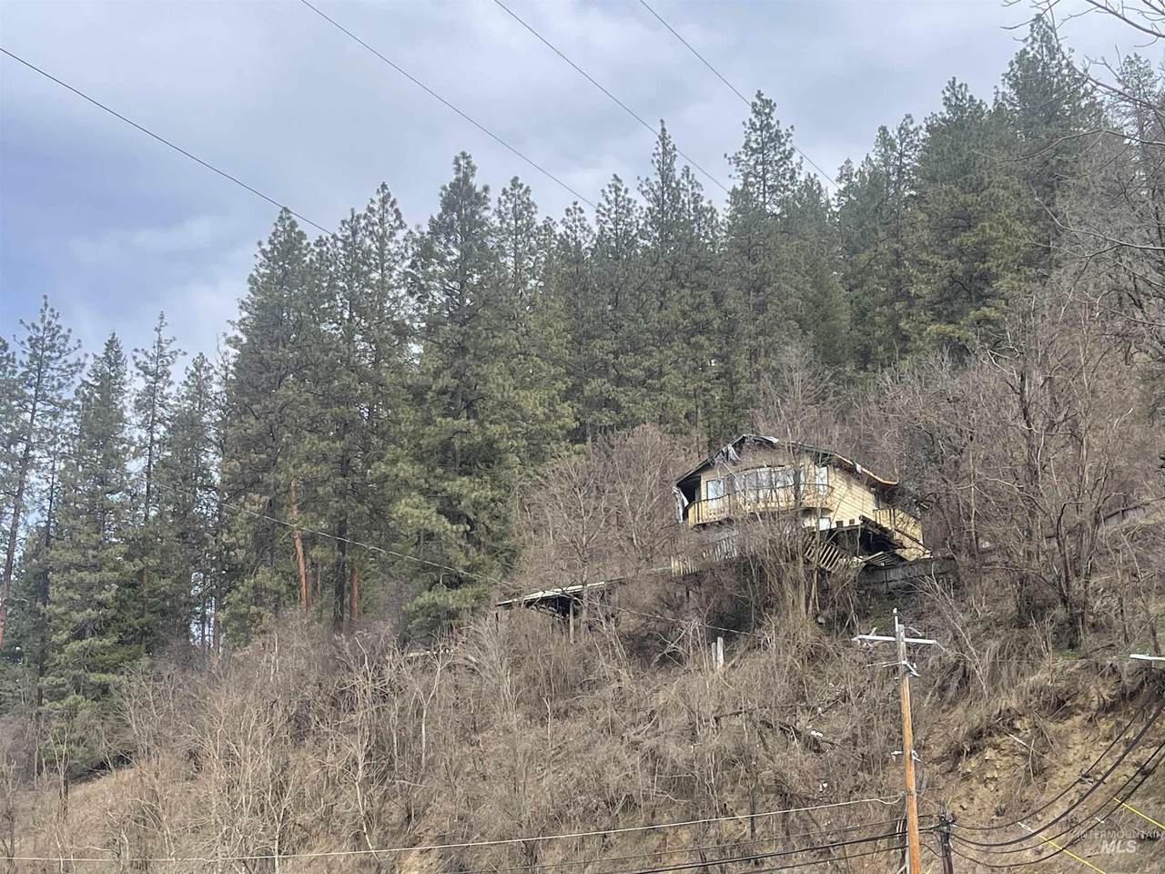 421 Dewey Ave - Photo 1
