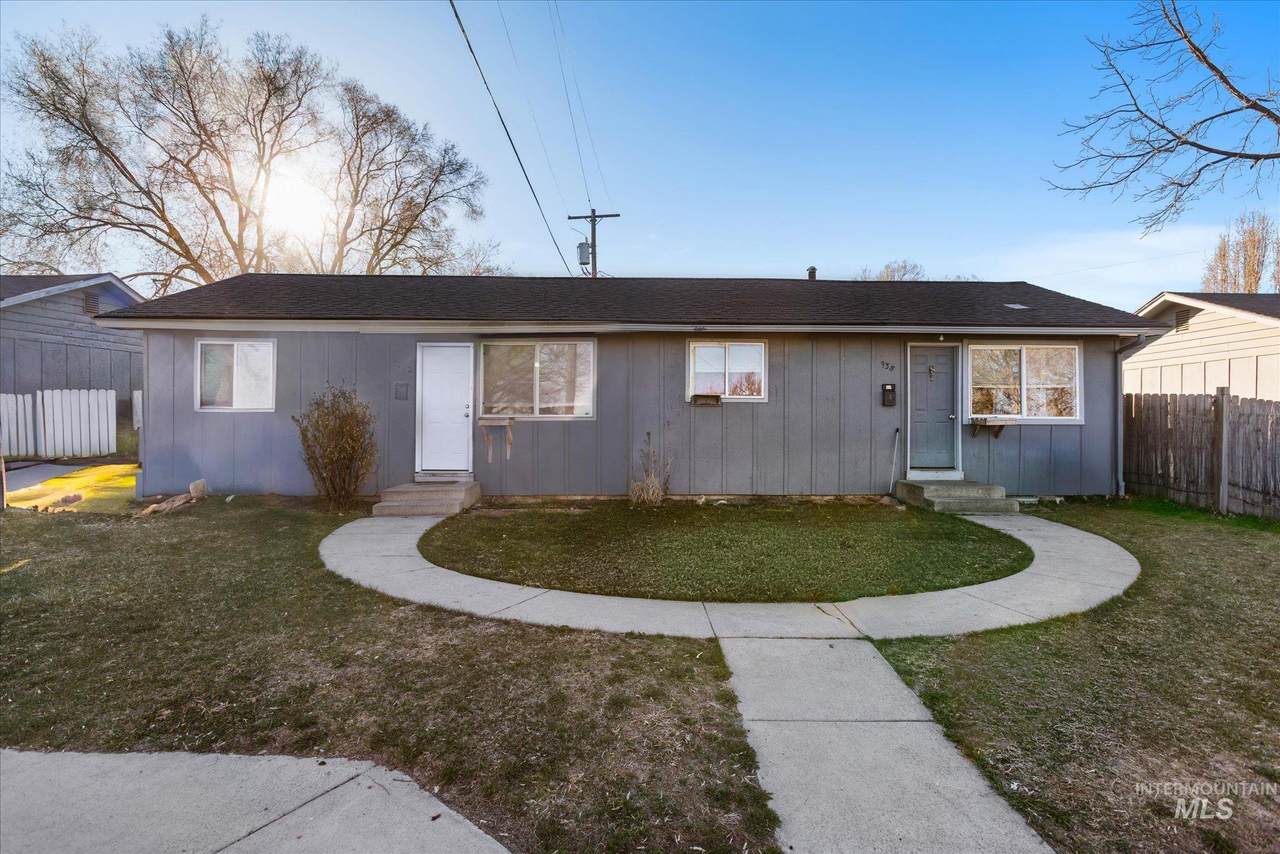 938 11th Ave N - Photo 1