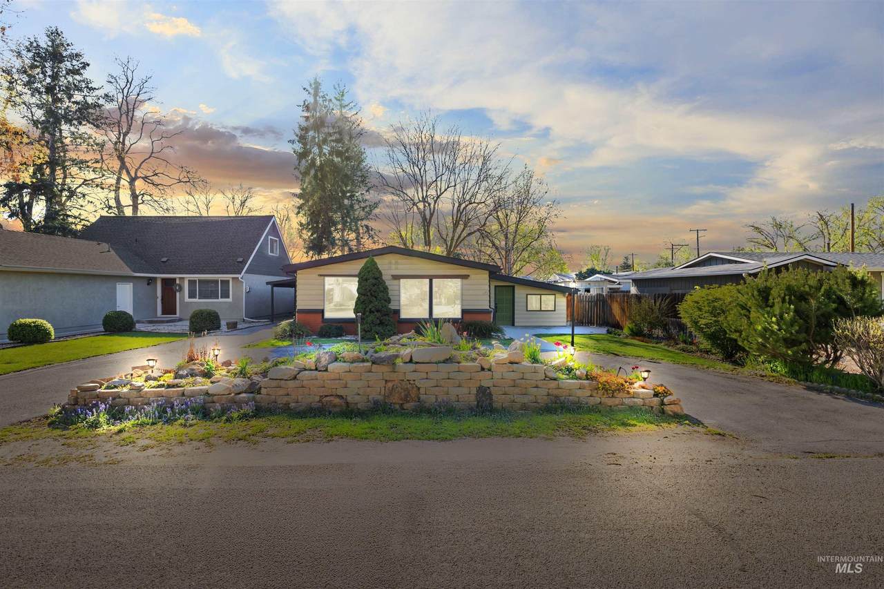 3019 Woody Dr - Photo 1
