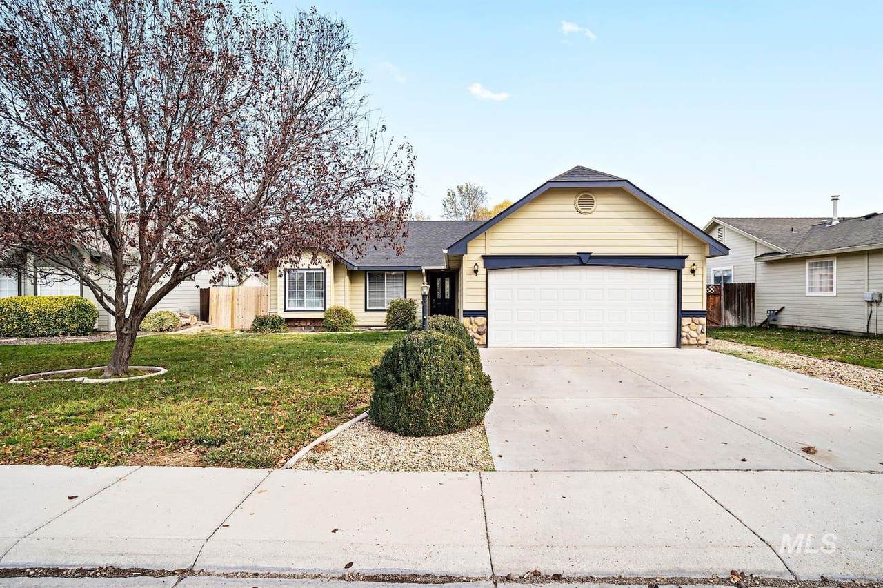 520 Arrowhead Dr - Photo 1