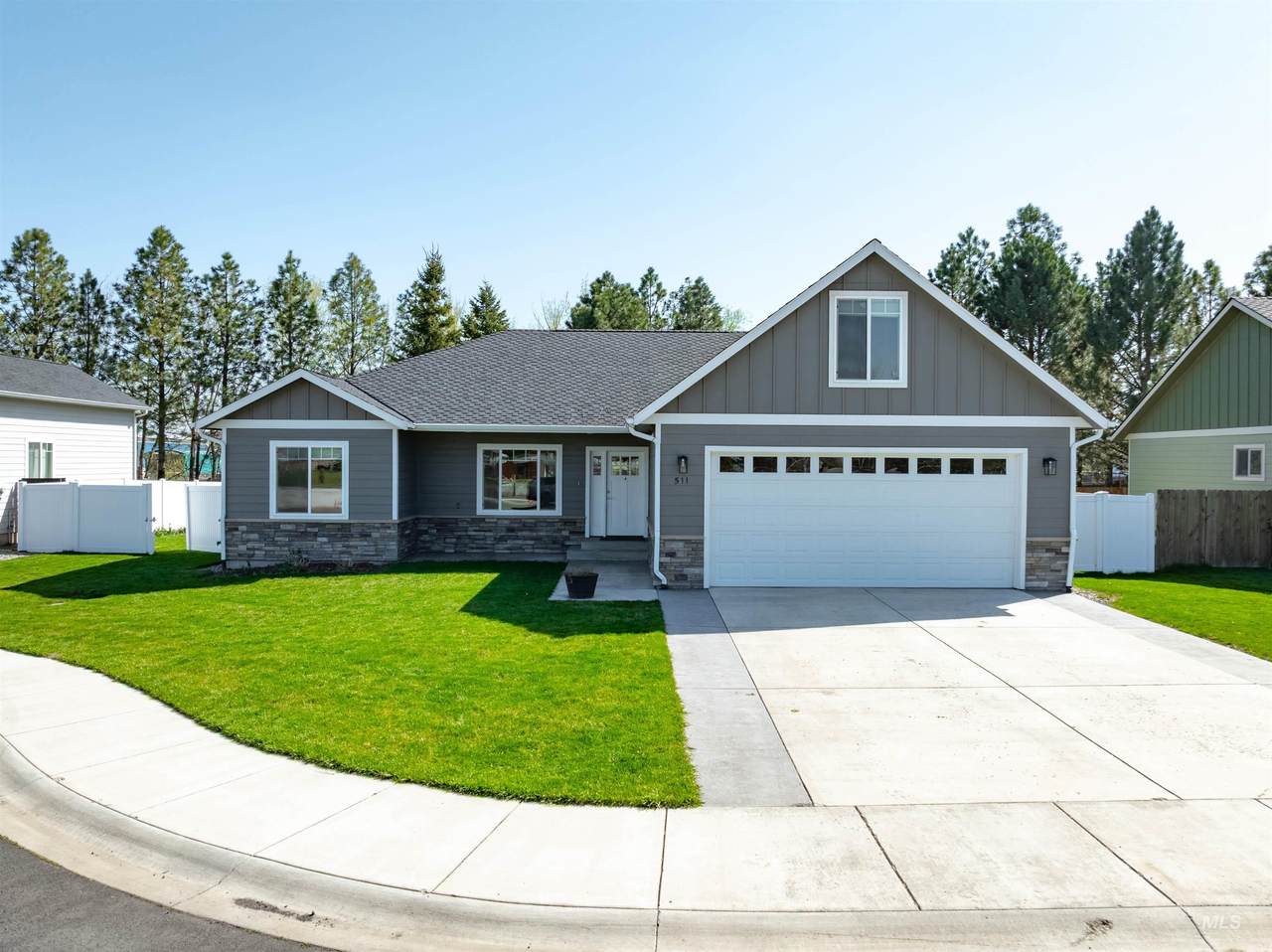 511 Maple Ct - Photo 1