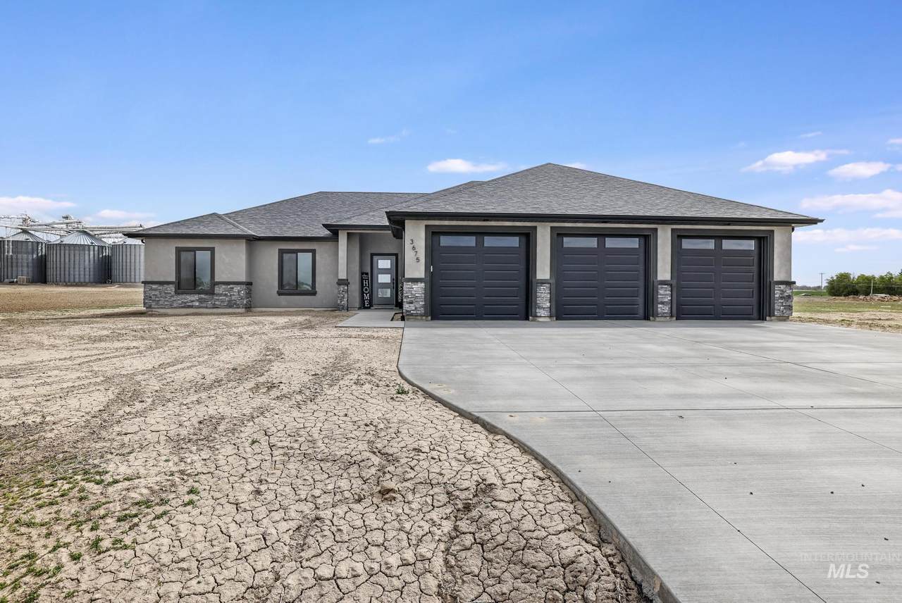 3675 3711 N - Photo 1