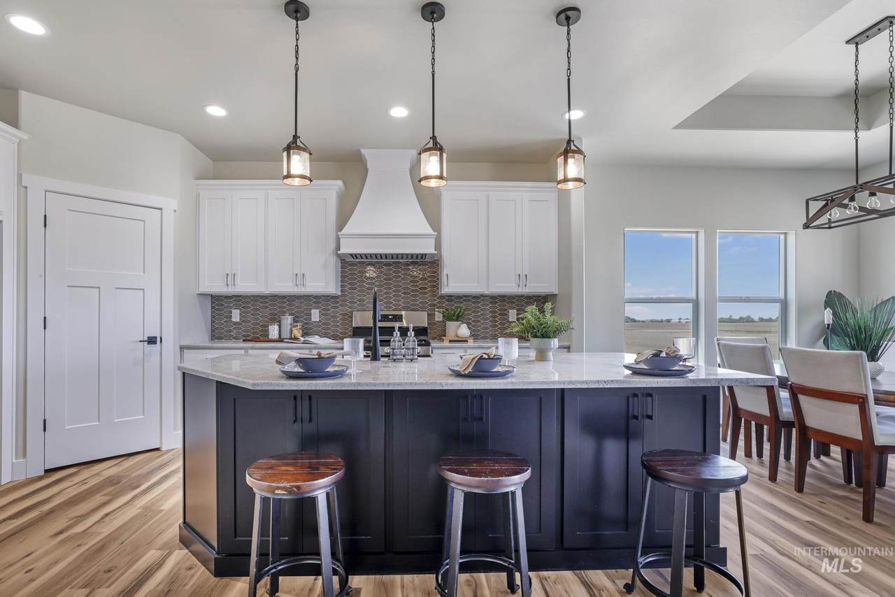 1008 23rd Ave East - Photo 1