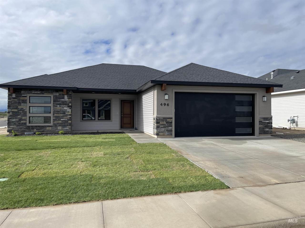 496 Hope Ave - Photo 1