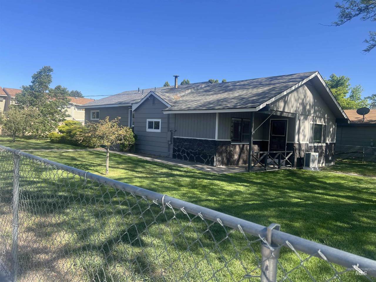928 Buchanan Street - Photo 1