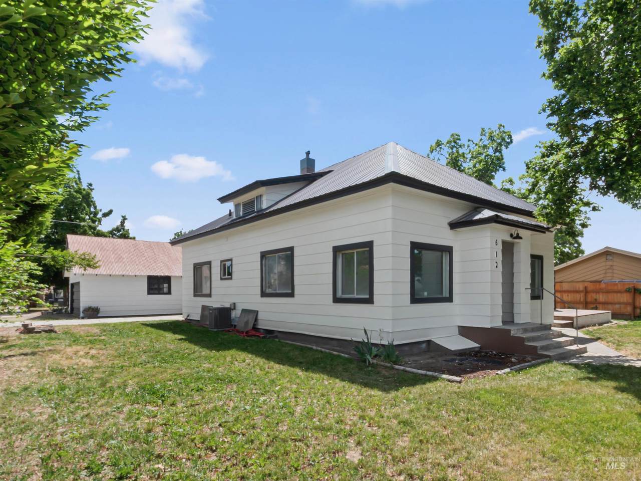612 4th Street - Photo 1