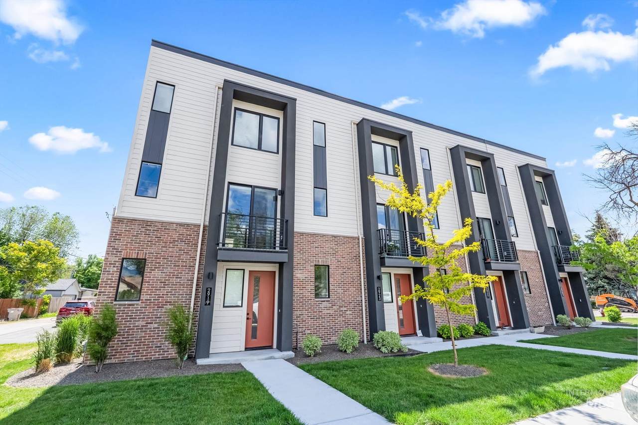 2919 W Jordan - Photo 1