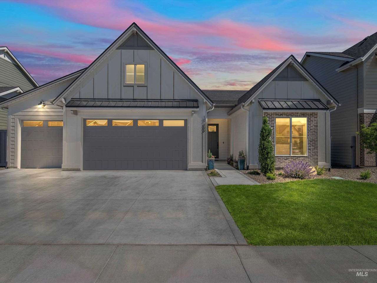 10366 Loneleaf Drive - Photo 1