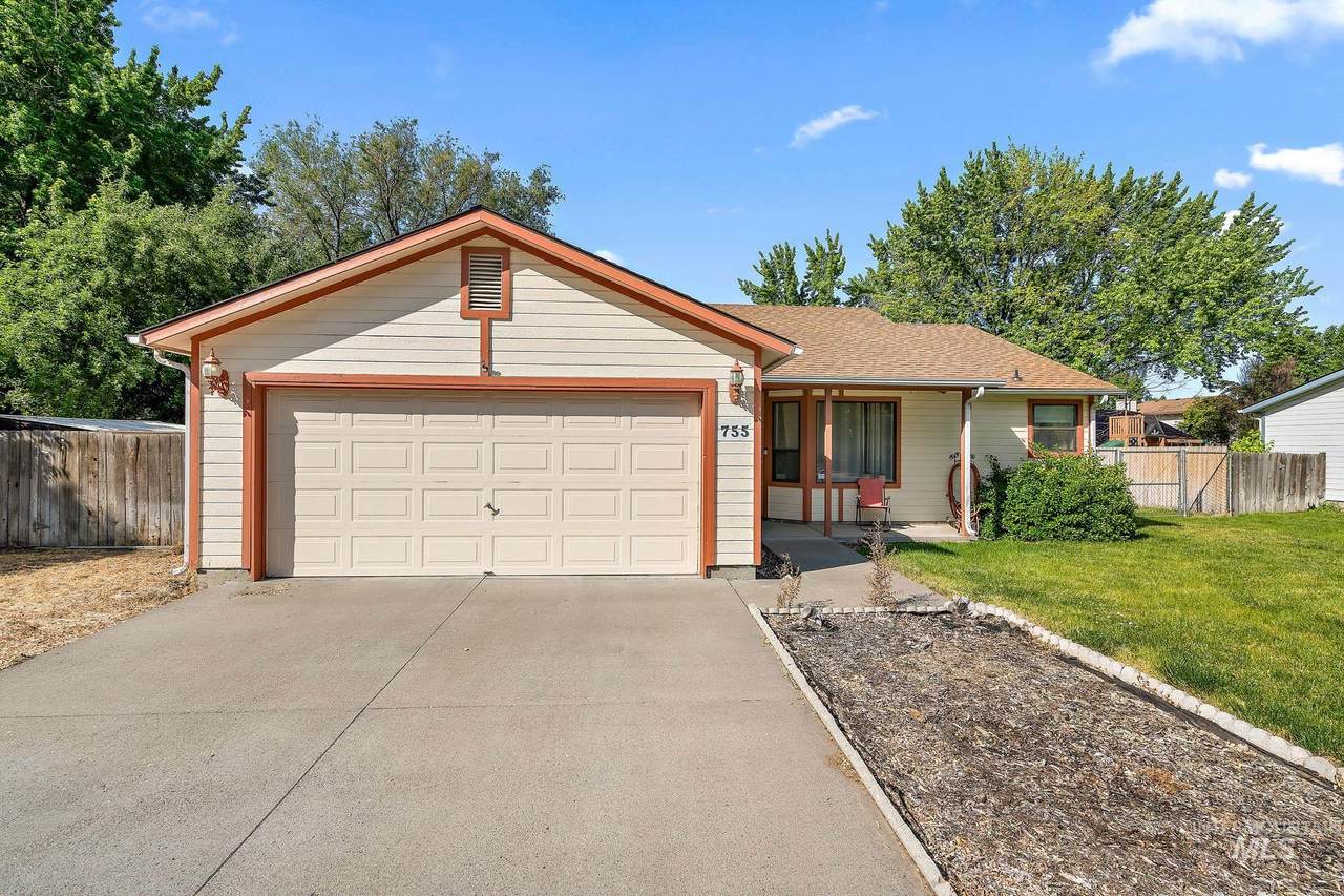 755 Willow - Photo 1