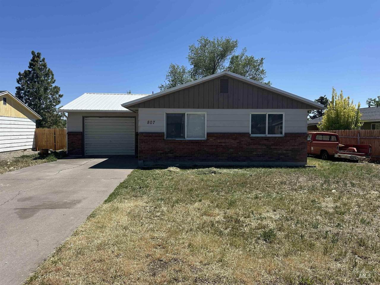 807 20th Ave. E. - Photo 1
