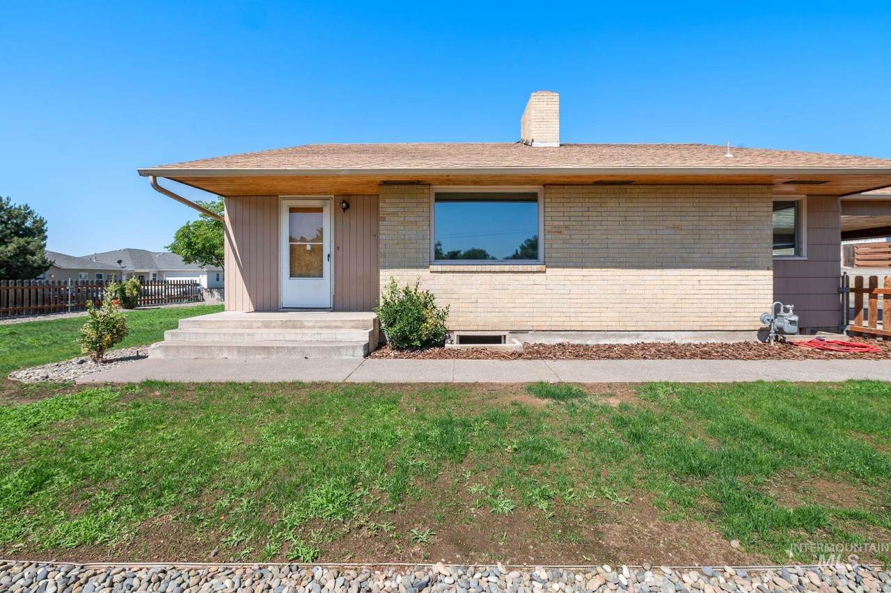105 19th Ave - Photo 1
