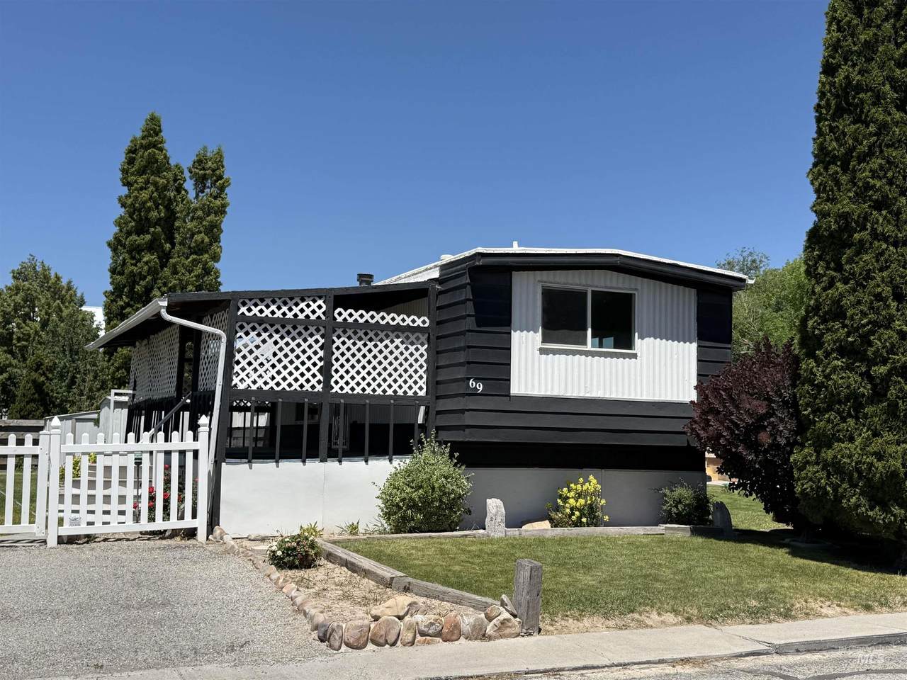 198 South Hills Rd - Photo 1