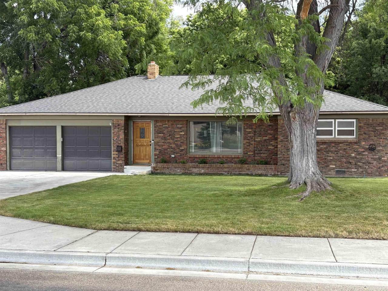 1715 10th Ave - Photo 1