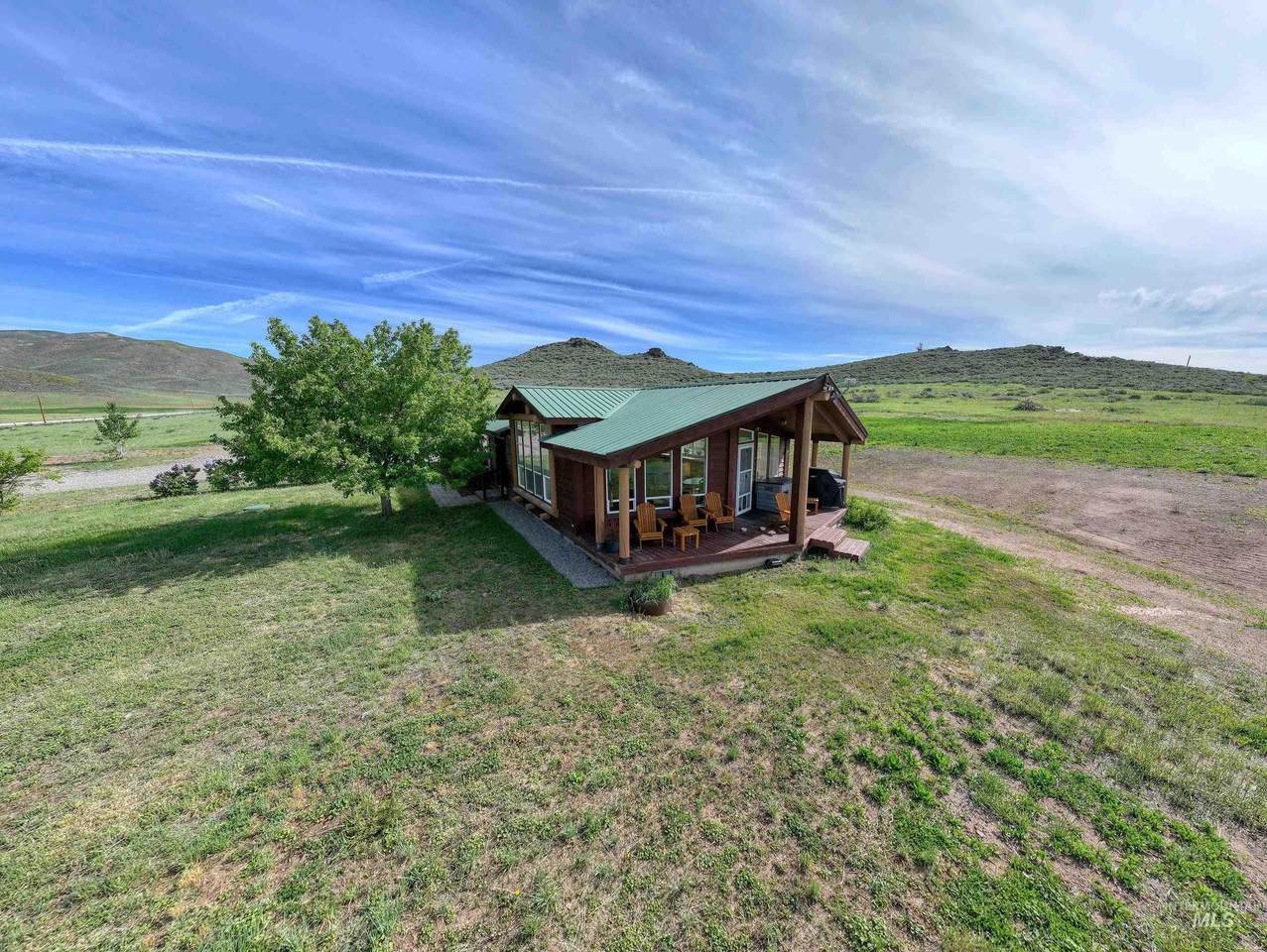 1077 200 N - Photo 1