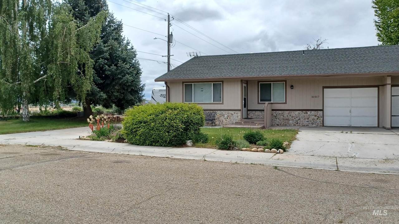 21017 Cottonwood Drive - Photo 1