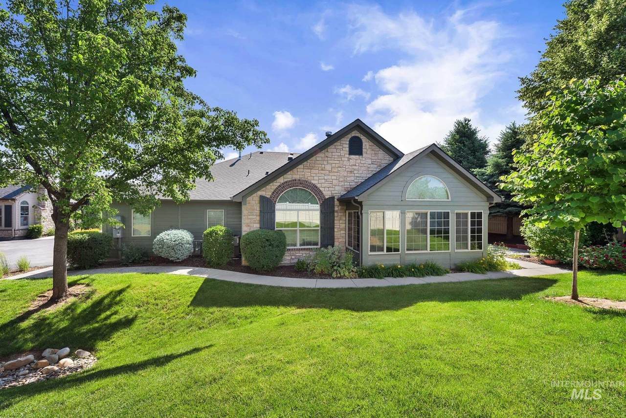 2870 Cloverdale - Photo 1