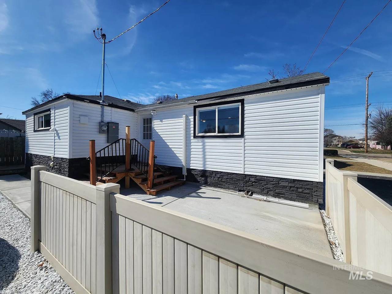108 Morrison - Photo 1
