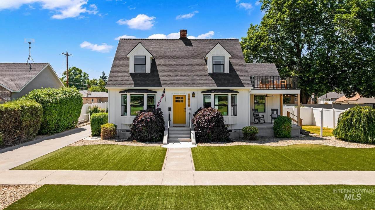 1616 Fairview Ave - Photo 1