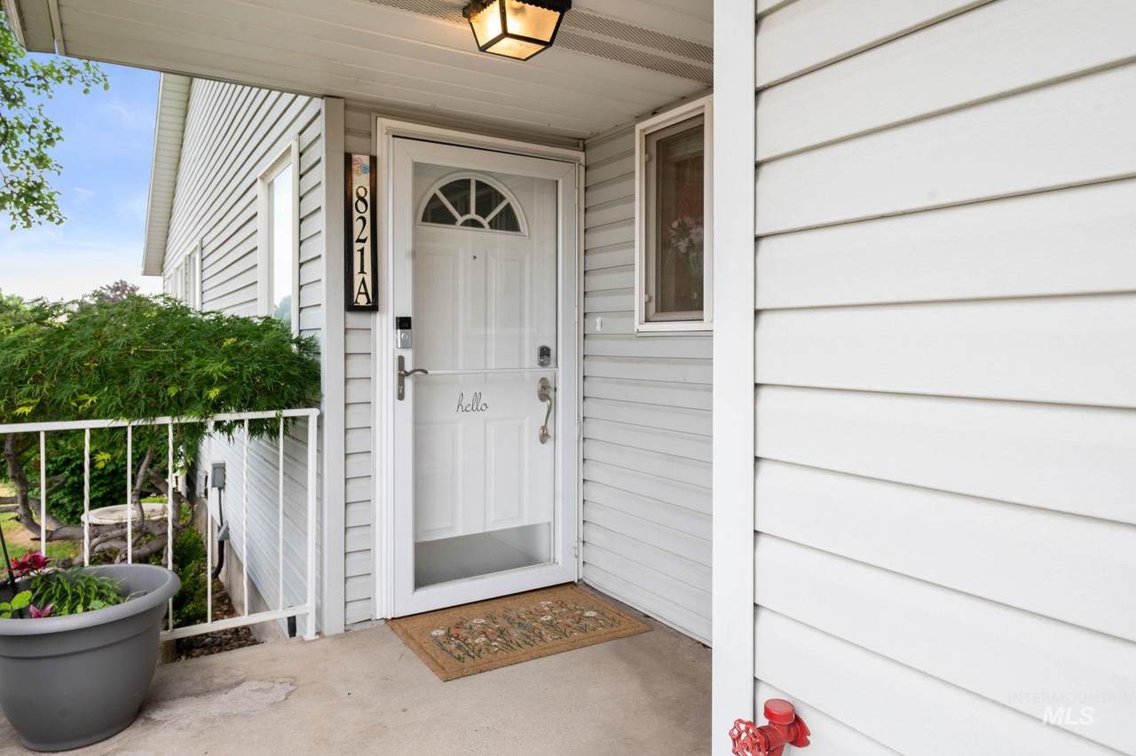 821 Stewart Ave - Photo 1