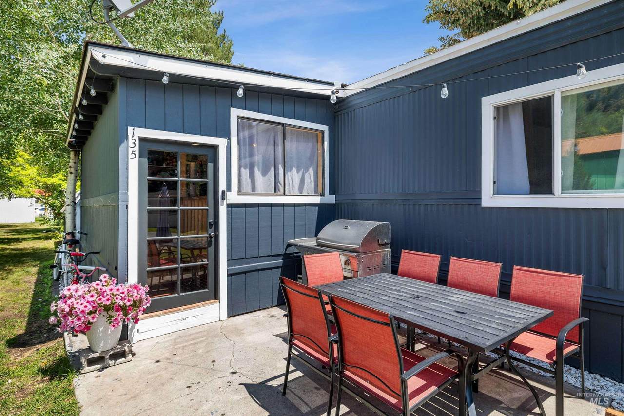 135 Meadows Dr. - Photo 1