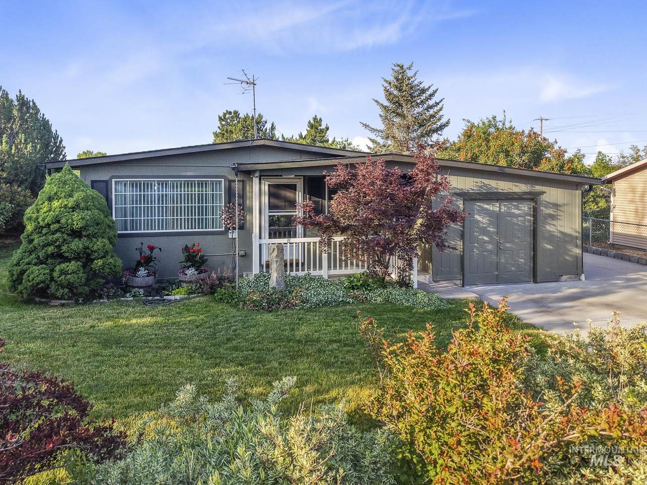 143 Morris Ct - Photo 1